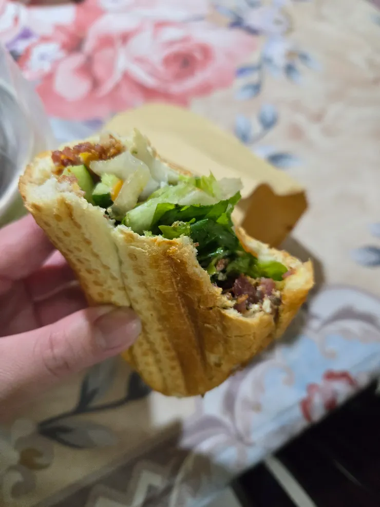 烤肉麵包也很清爽好吃