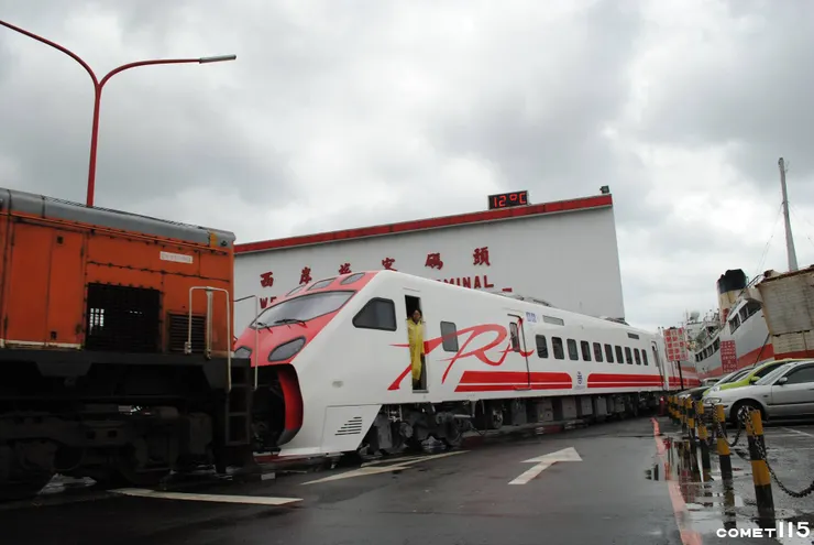 普悠瑪號是最後使用基隆臨港線運輸的車輛(攝於2014年)