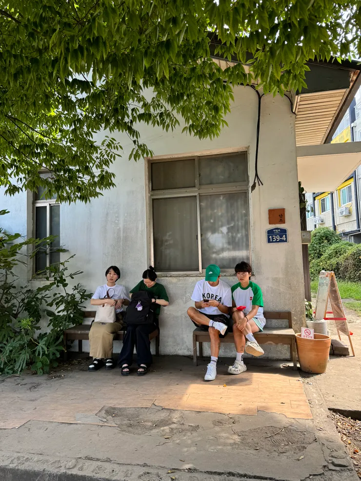一早已經有很多人在等待