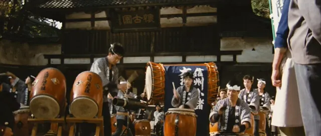 祭典鼓陣在小諸城三之門前表演