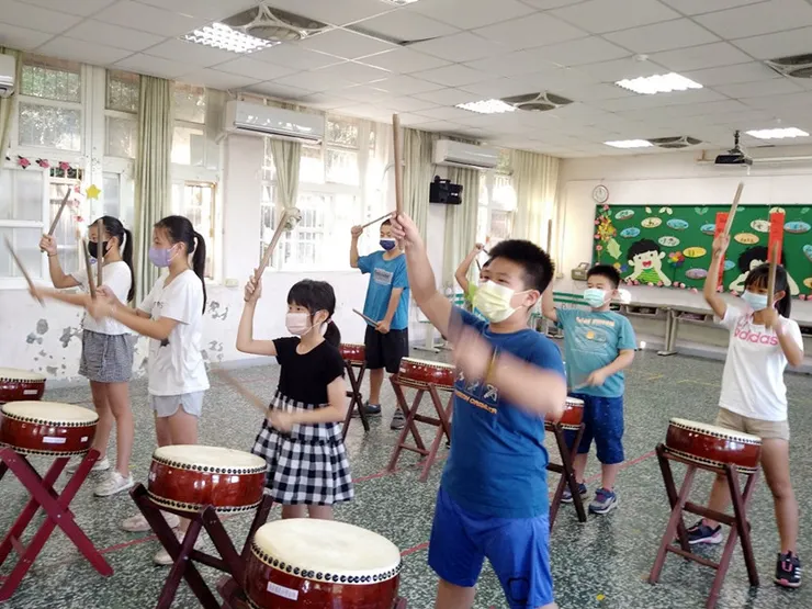 認真練習節令鼓