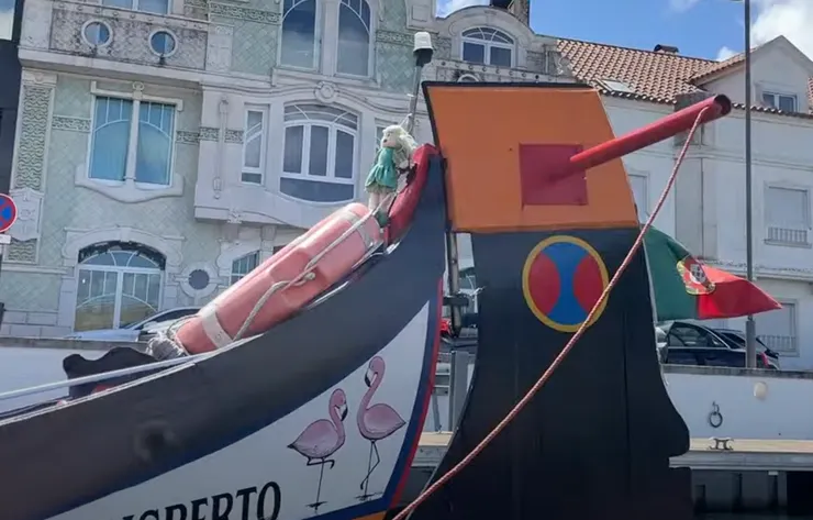 船尾或船首都有裝飾