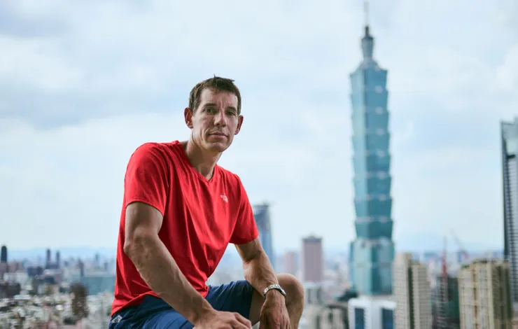 赤手獨攀台北 101：直播 | 評價 8/10  | awwrated