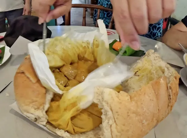 馬來西亞吉隆坡美食 黃金麵包雞