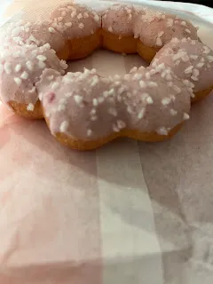 以無限可能的角度來看這件事，就可以知道一切事情都是有可能發生的，所以不必要鑽牛角尖說是一定要爬到某人頭上，或是要累積到什麼社會地位，才能達成這個願望。沒有那麼多為什麼，願望就是能夠達成的。