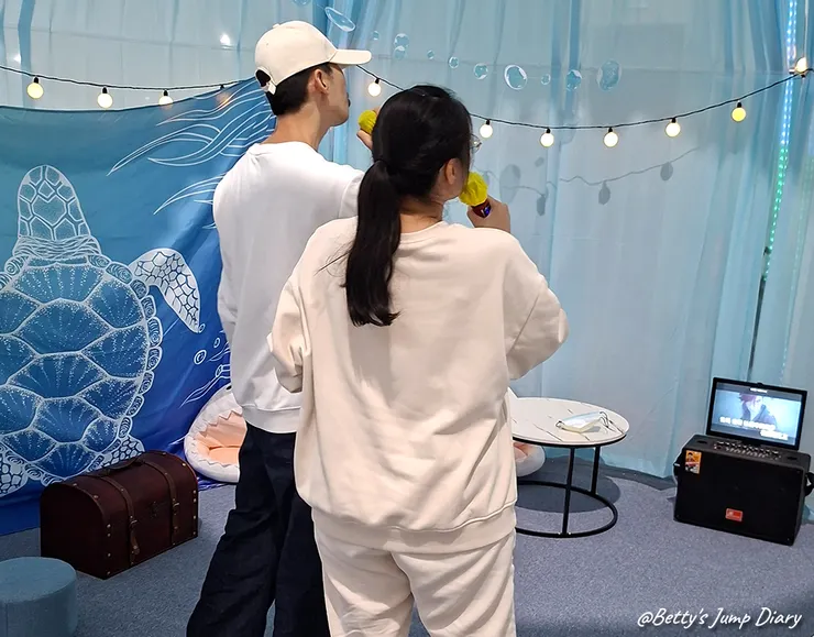 ▲嘉義「好想兔海洋探險島」親子樂園-泡泡屋卡拉OK/圖片來源：Betty's Jump Diary