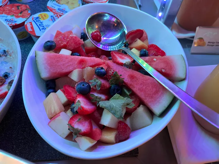 外出旅遊，補充水果是很重要的