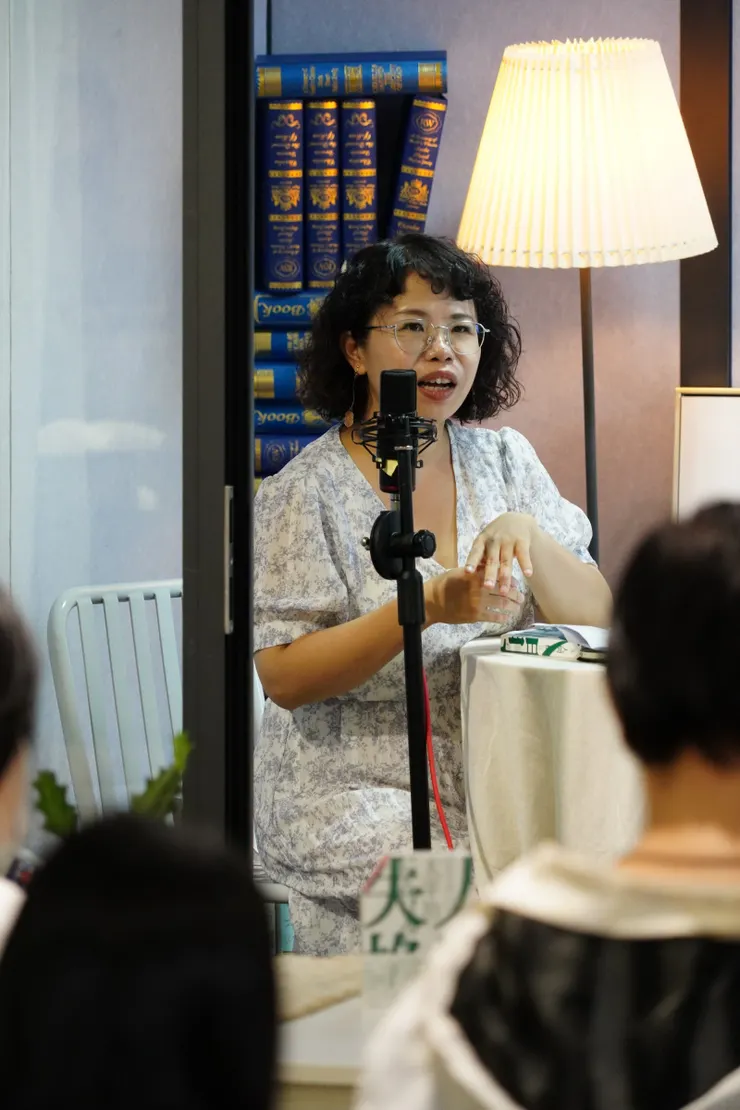 陳育萱（《南方從來不下雪》作者）