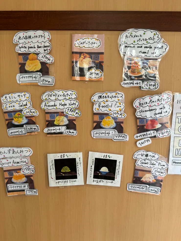 牆上的日英對照菜單，還有附帶照片非常方便