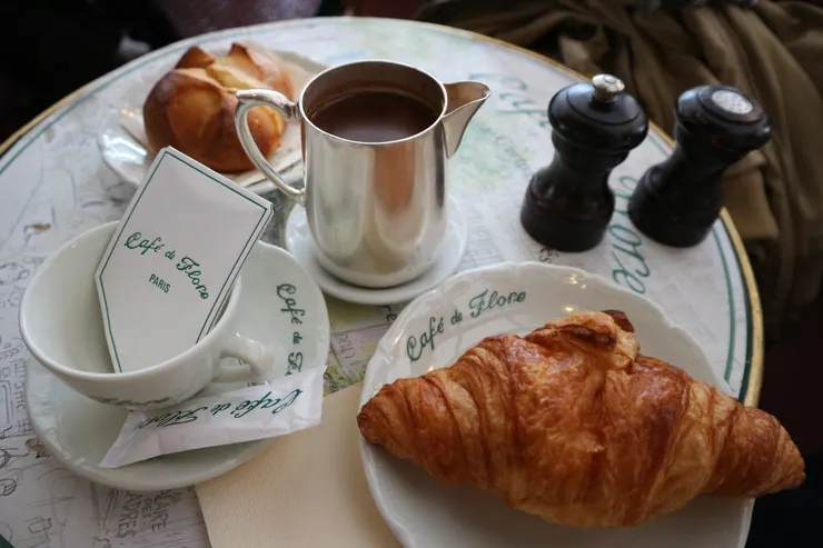 花神咖啡雖沒有華麗的甜點，但簡單的麵包就很好吃