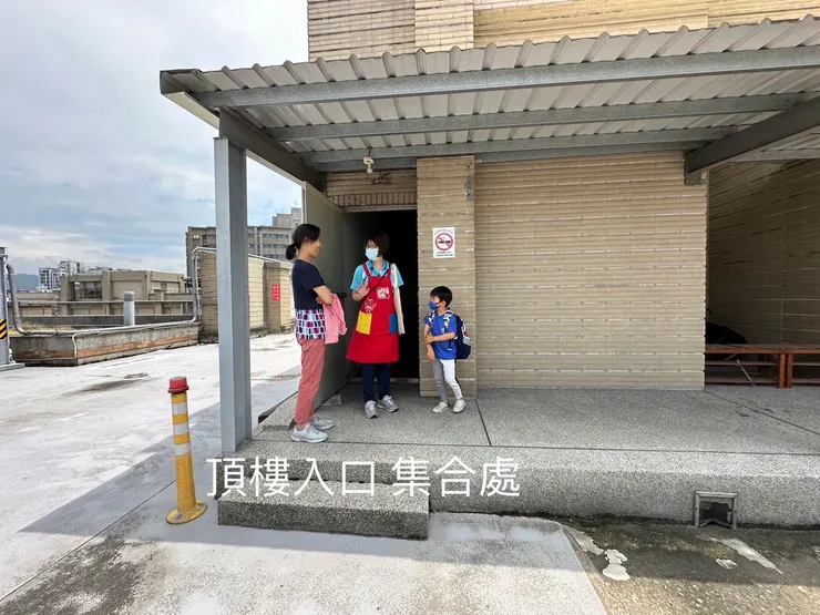 頂樓入口有電梯直達二樓。