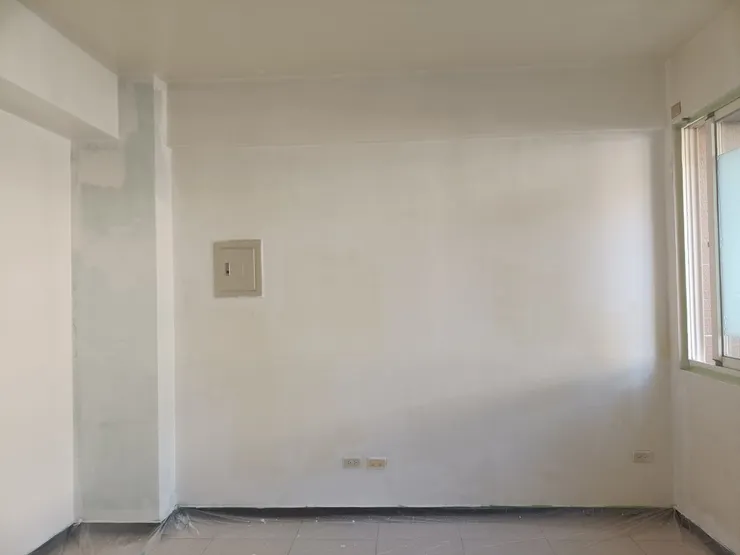 東房未完成的樣子（已上2層底漆+1層白漆）