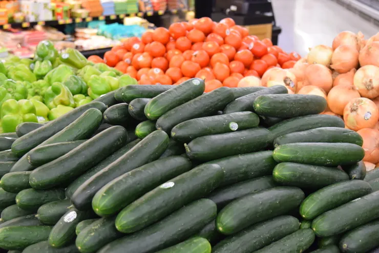 超市中的裸麥蔬果