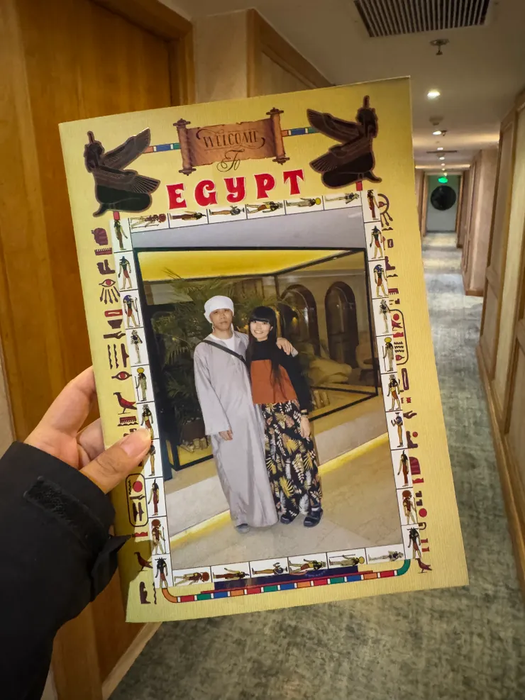 相簿本人。裡面有大概 10 幾張照片跟埃及混搭風的美編 xD