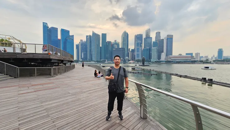 這是傍晚的新加坡!新加坡都很晚才天黑!傍晚出來逛逛新加坡不會太熱又可以看到美麗的夜景!