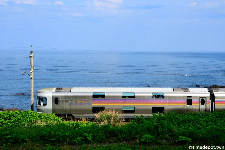 行駛超過25年的仙后座號即將在今年6月底退役!銀色列車一早迎接日本海晨光的畫面將成絕響