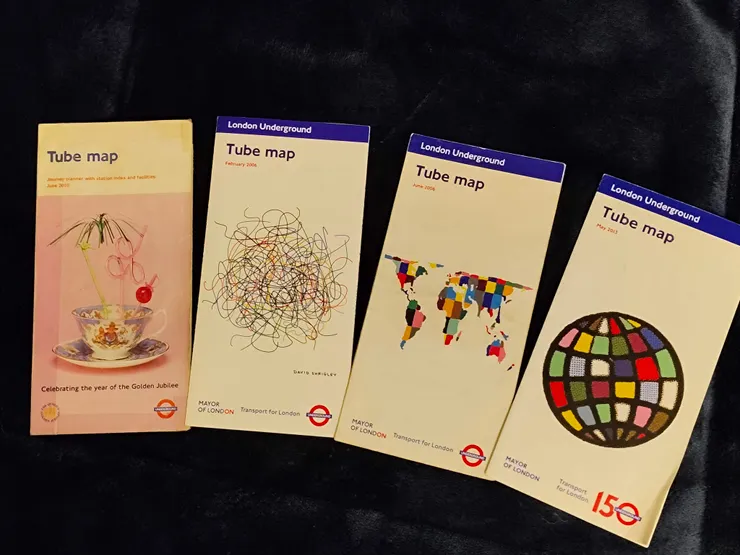 手機上網還不普及之時，地鐵站提供口袋型的站名地圖，十分有用