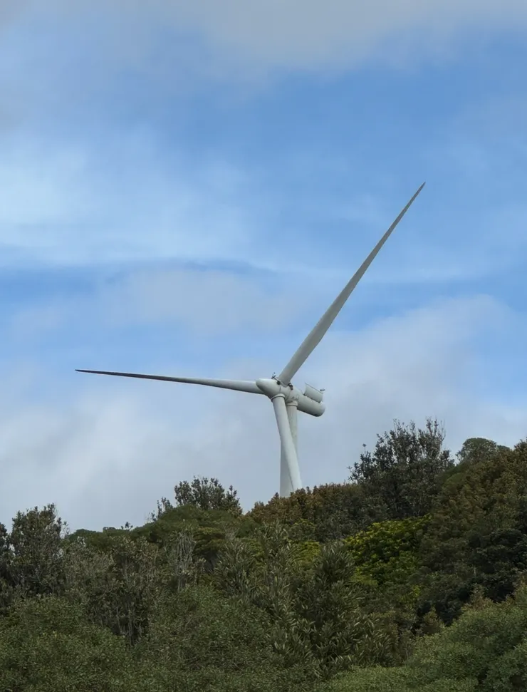 送貨去風場，看到同事在繩子上，加油~