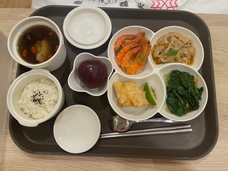 訂了三天～應該是院內自煮，好吃