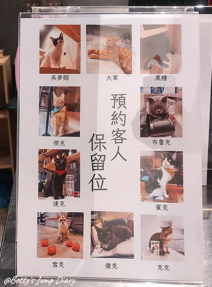 ▲踏踏咖啡的貓咪/圖片來源：Betty's Jump Diary