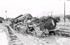 八七水災造成彰化鐵路災情。中央通訊社，洪世煌拍攝於1959/08/12。