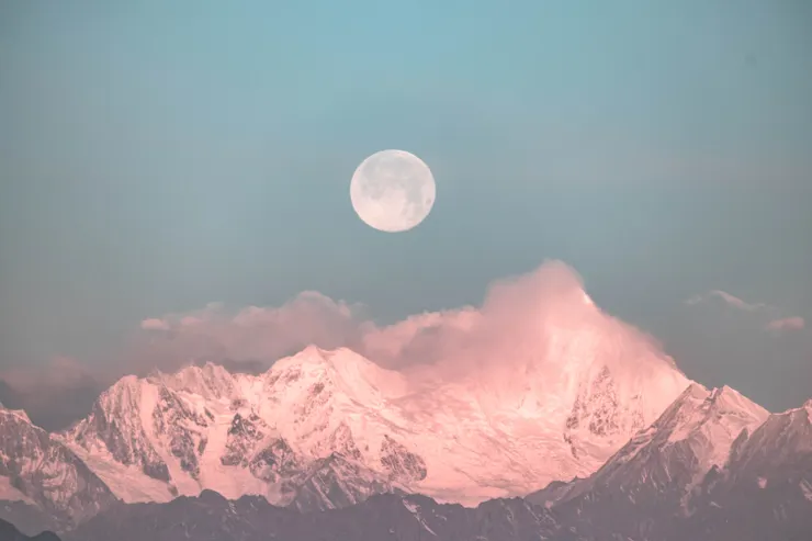 Photo by 邱 严 on Unsplash