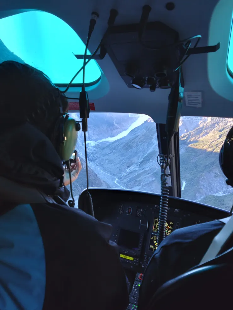 再次和灰溜溜的冰河相遇，但這次在很深山了