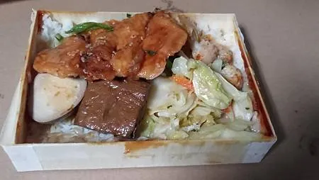 [台北美食]源作食堂老闆親自設計店家環境，獲得好吃便當 餐盒