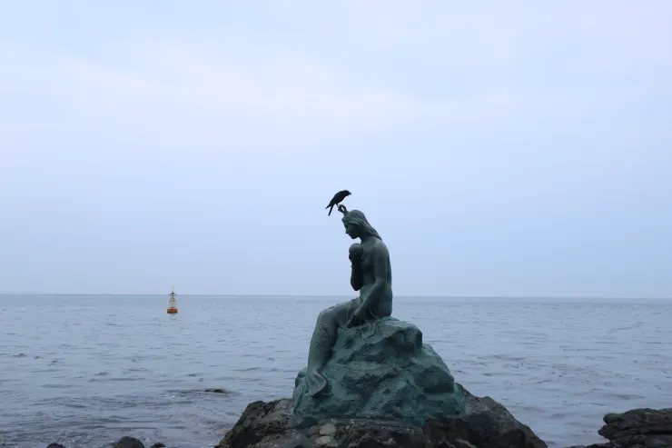 人魚公主與烏鴉