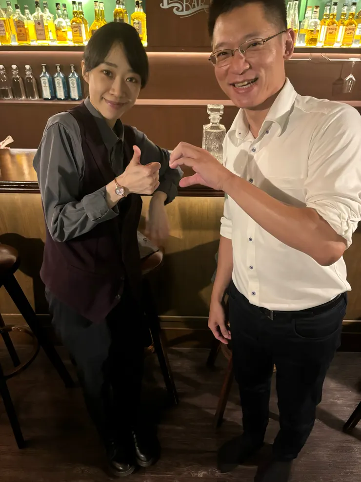 這場辛苦的酒保XD