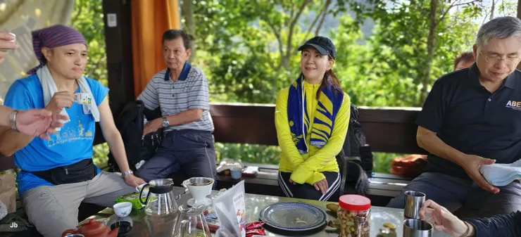 【有人聽得入神】