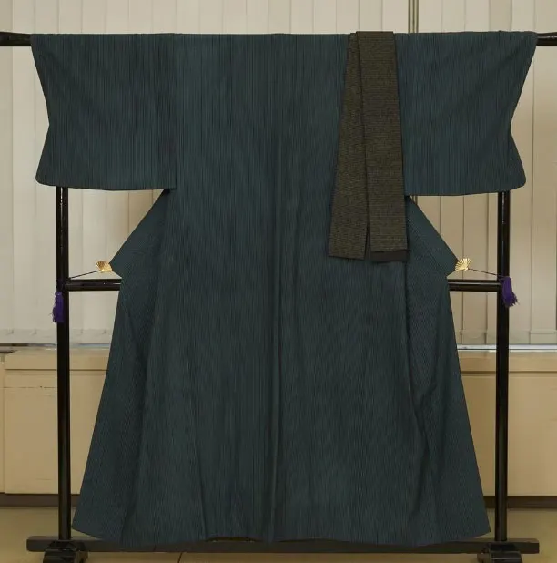 蔦重在劇中所穿的墨綠色和服