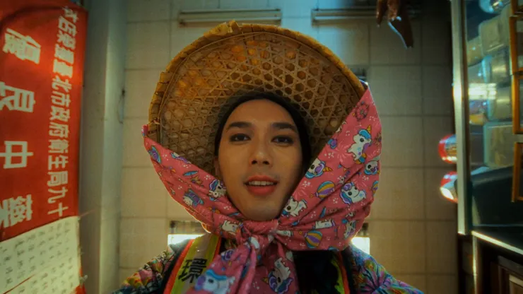 主唱奕碩扮演美麗清潔夫