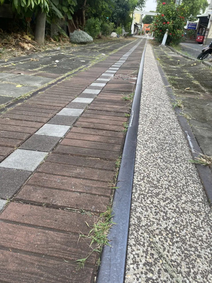 已經突起的步道