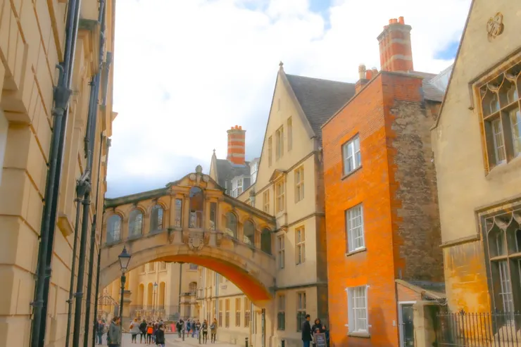 巷弄前方的嘆息橋