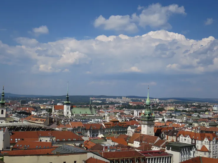 終於爬到最高處，剛好可以看到第二高的教堂，若仔細看，可以看到有隻屁股小人對著我們