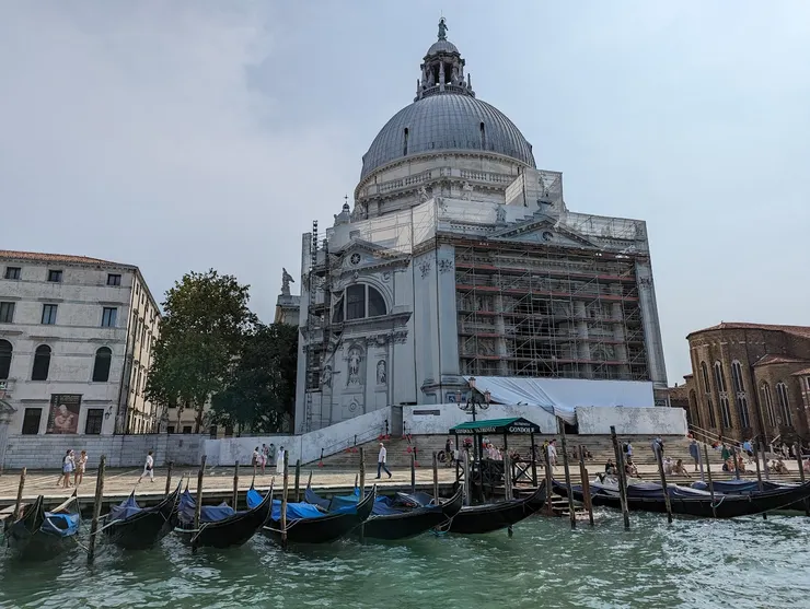 維修中的安康聖母聖殿 (Basilica Santa Maria della Salute)