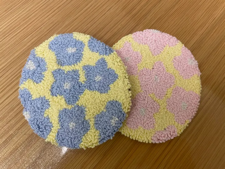 這是第一次以幼戳針製成的杯墊。（作者拍攝）