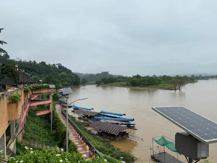 左邊是泰國，右邊是緬甸