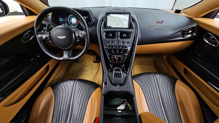 Aston Martin DB11 5.2 V12 Coupe韓規外匯車