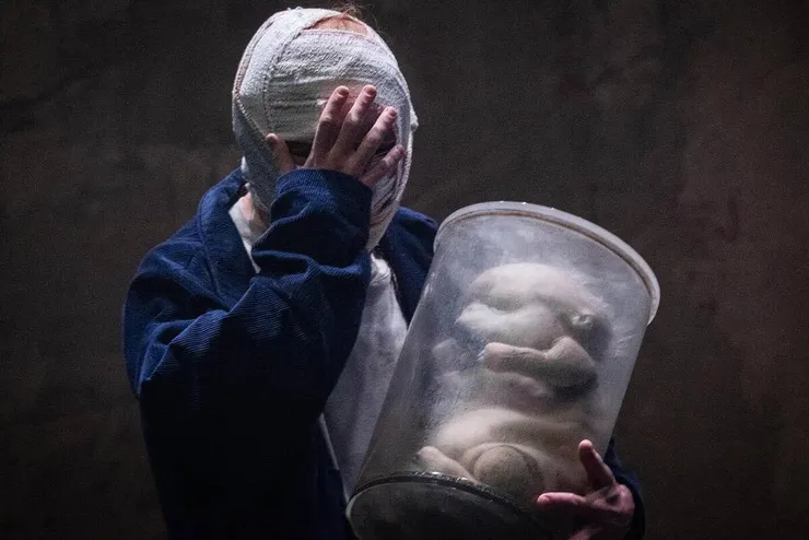 玻璃罐中的是孩子⋯⋯還是自己？