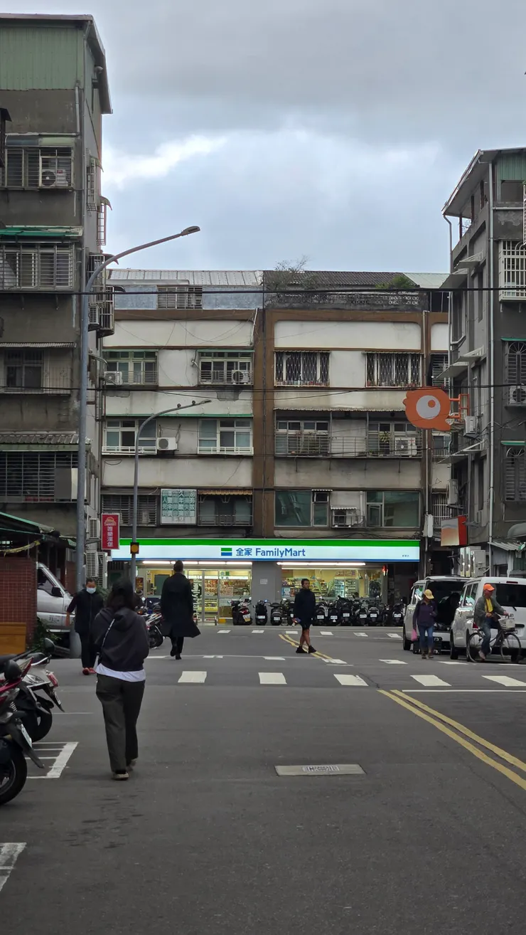 走一條不同的路，因為想看不同的風景…!