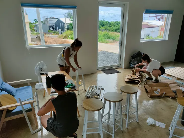 除了護木漆之外就是從事一些組裝工作？