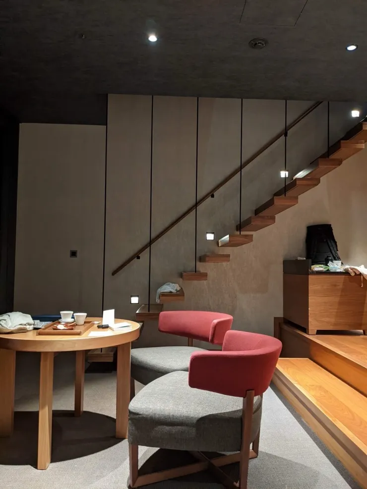 是一個樓中樓來著，我沒住過這麼高級的，原來人生巔峰在2022