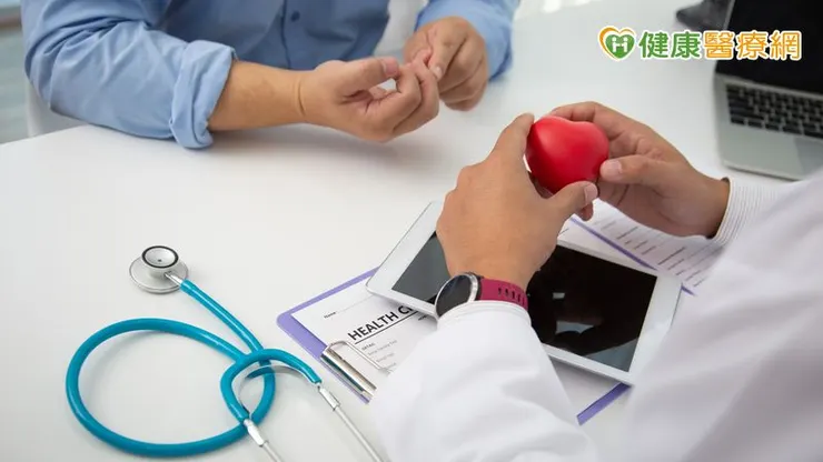 不過無論是健保或自費,在國內上市流通的醫療器材都是通過衛生福利部食品藥物管理署(TFDA)審核,需通過臨床證據審核,確認其安全性才能取得認證,安全性應該沒有疑慮。