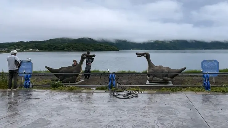 去的時候水怪雕像剛好在整修