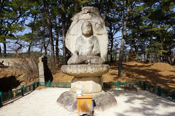 影池公園石佛像(素材來源:慶州市廳)