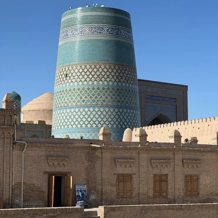 在希瓦古城任何一隅,都很容易見到胖胖塔