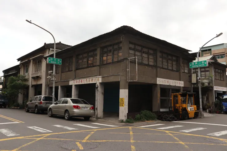 位在捷興二街及鼓元街口的「一二三亭」