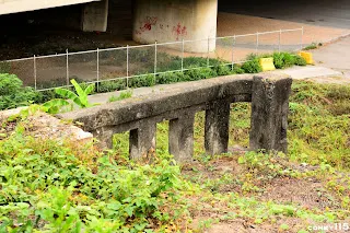 南端橋台上還留有一部份原始欄杆